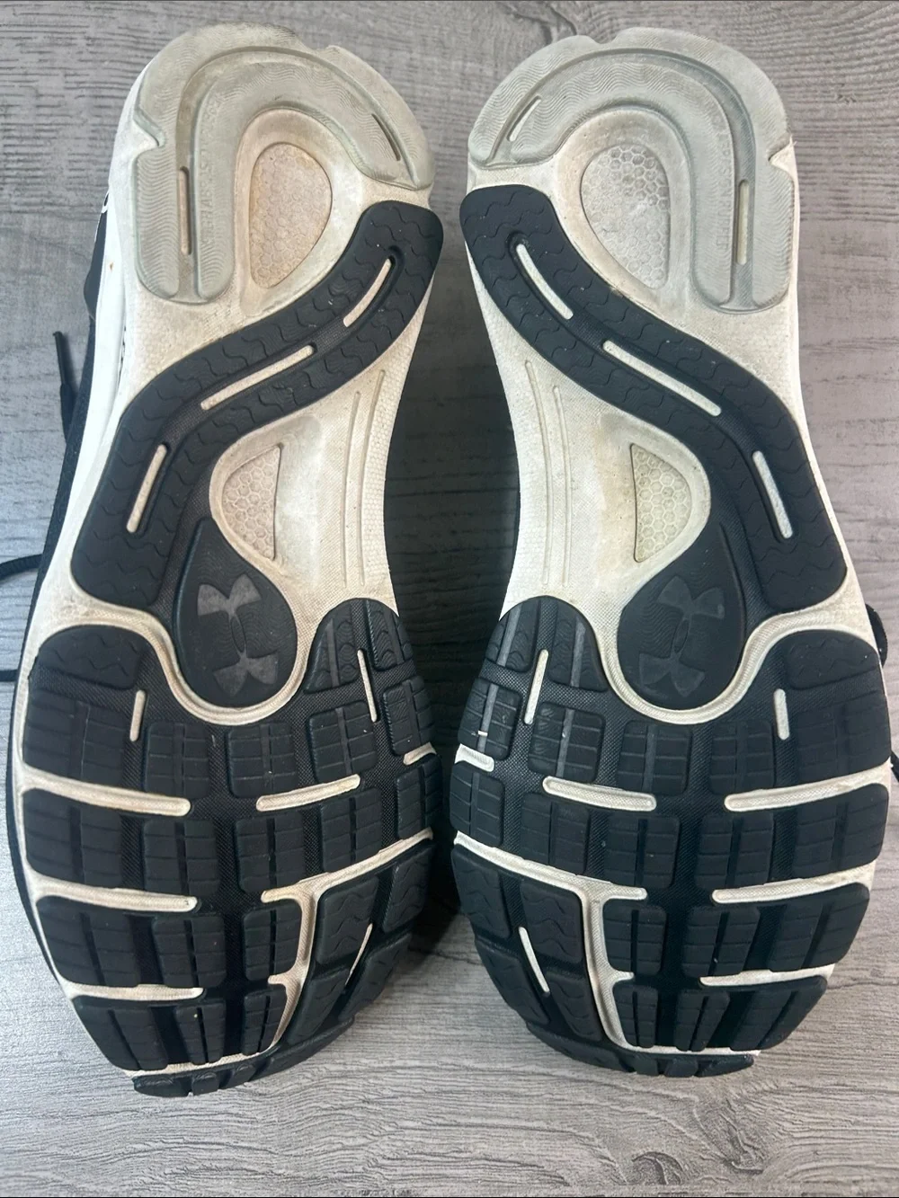 Under Armour Black and White Athletic Sneakers Size 10 Men’s
